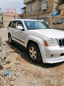 جیپ گراند شیرۆکی